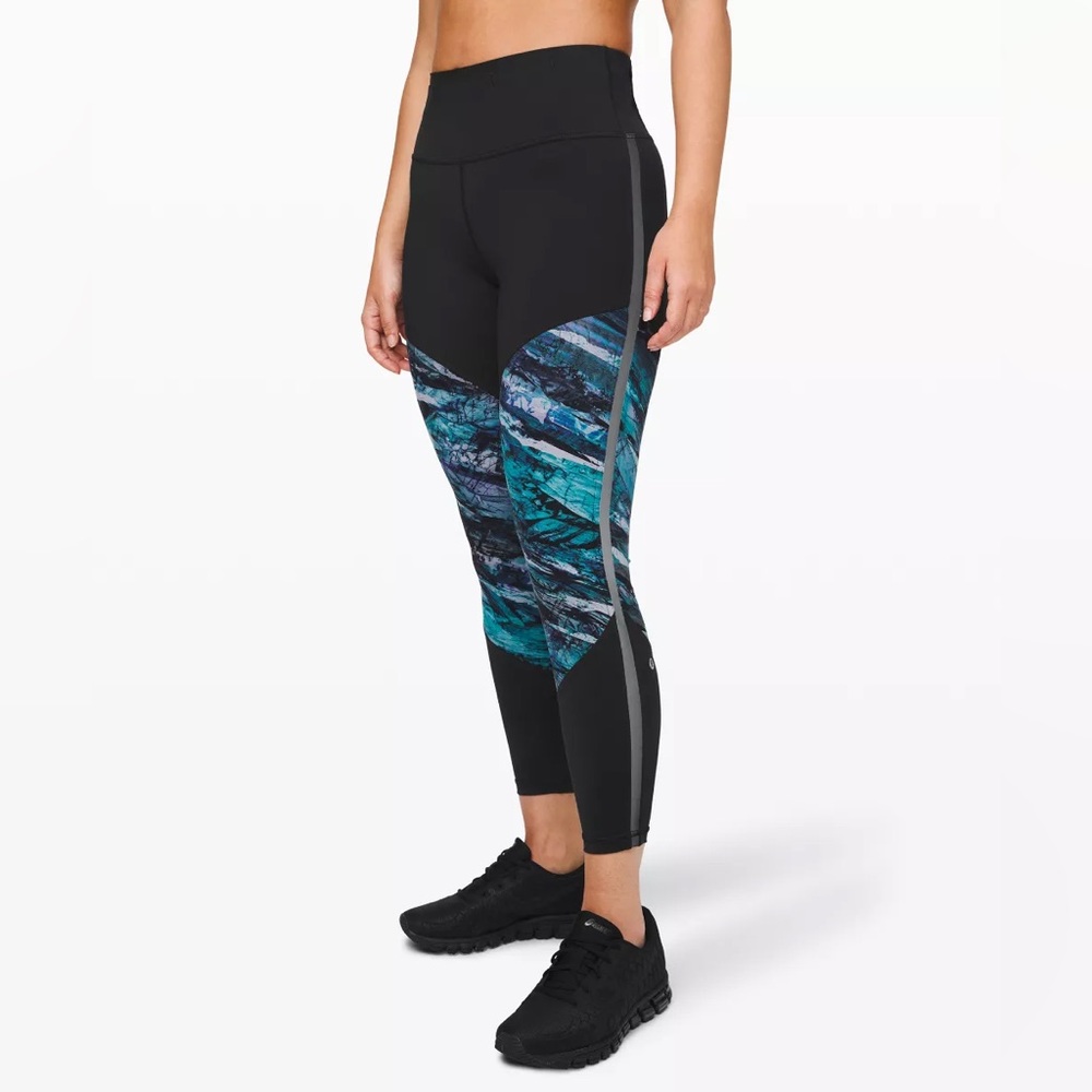 Lululemon Run to Reset Tight 25” Black / Frozen Island Multi Women’s Size‎ 10